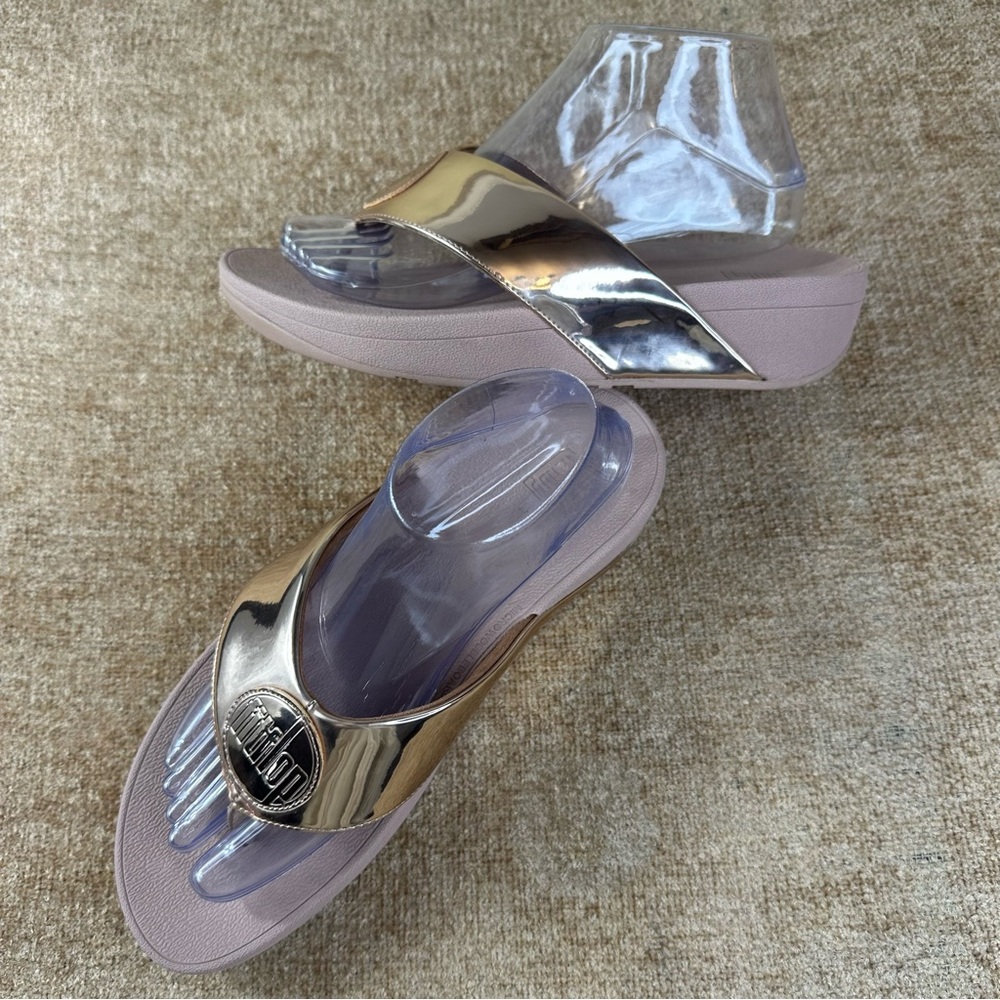 FitFlop Demelza Rose Gold Logo Toe-Thong Sandals Women’s Size 9